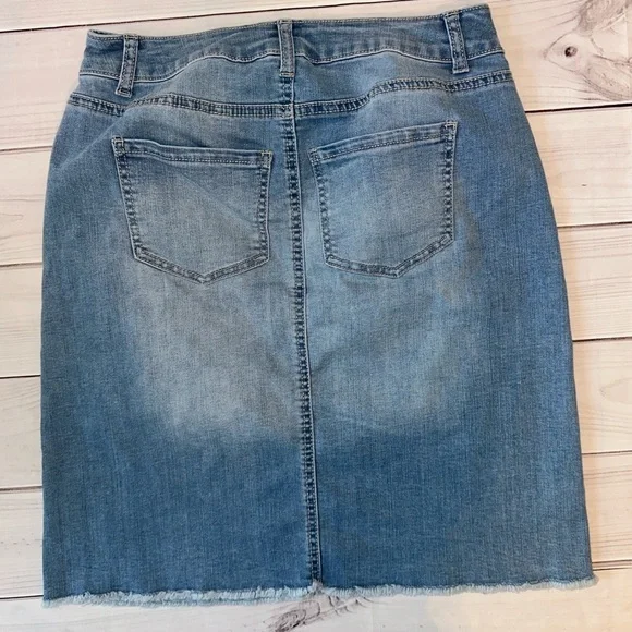 West Sport denim skirt in a size 2 
Spring Summer Office Church Dressy Casual✨ - Picture 2 of 6